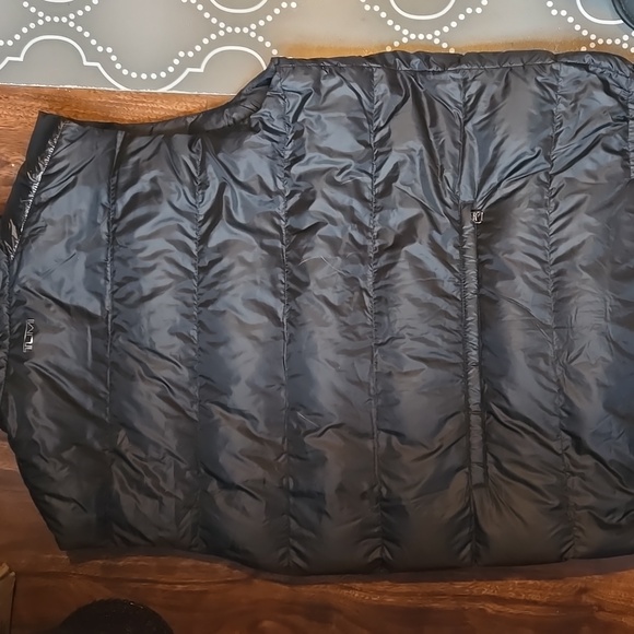 Tumi Men's Black Puffer Vest - Picture 2 of 4
